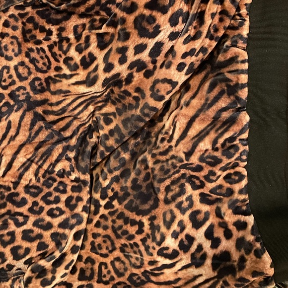 🆕Leopard Print Velvet Sweater Red Brown & Black - Picture 12 of 16